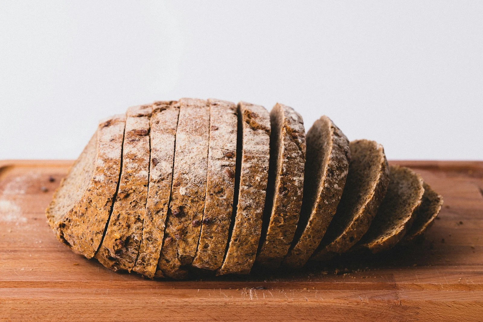 Pão artesanal com casca dourada